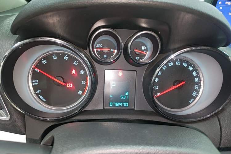 Used Buick Encore 2015 1.4T Automatic Two-Wheel Drive Urban Elite Version Instrument Cluster