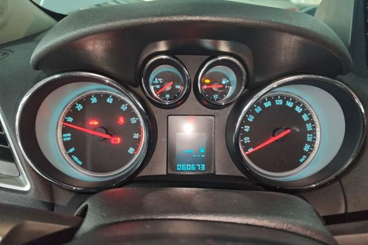Used Buick Encore 2015 1.4T Manual Two-Wheel Drive Urban Advanced Model Instrument Cluster