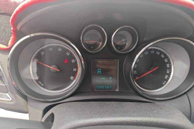Used Buick Encore 2015 1.4T Automatic Two-Wheel Drive Urban Elite Version Instrument Cluster