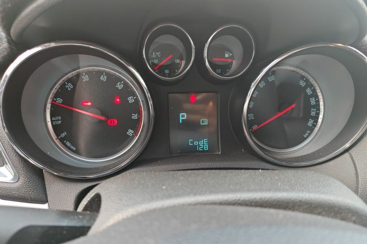 Used Buick Encore 2015 1.4T Automatic Two-Wheel Drive Urban Elite Version Instrument Cluster