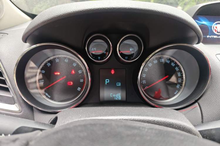 Used Buick Encore 2015 1.4T Automatic Two-Wheel Drive Urban Leading Model Instrument Cluster