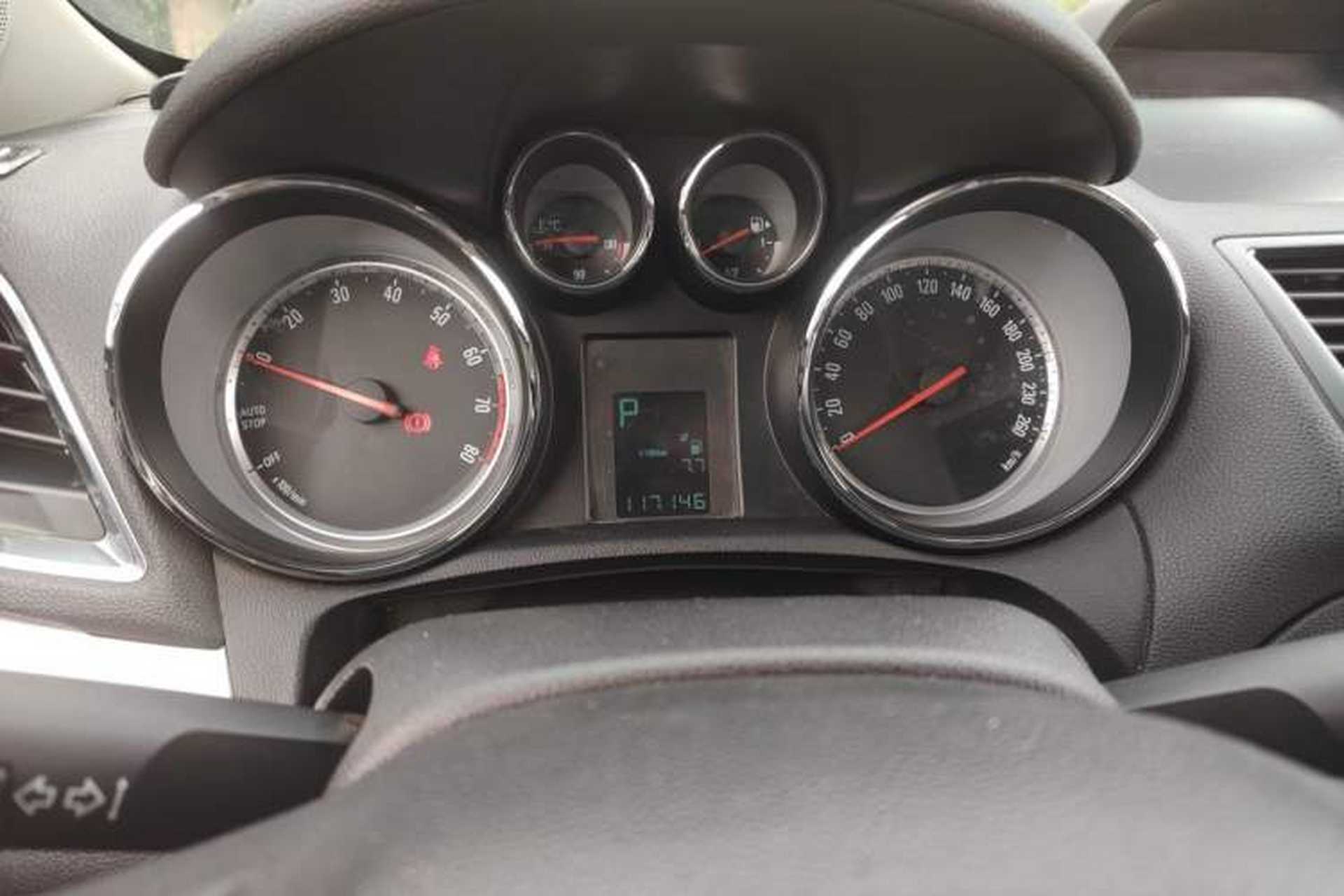 Used Buick Encore 2015 1.4T Automatic Two-Wheel Drive Urban Elite Version Instrument Cluster