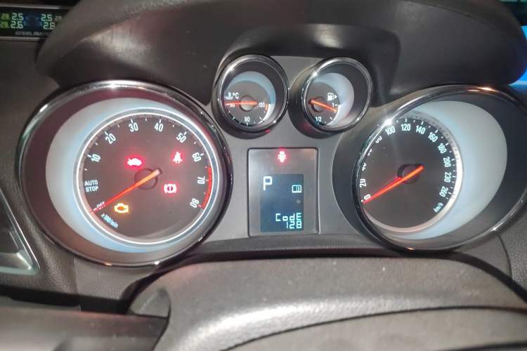 Used Buick Encore 2015 1.4T Automatic Two-Wheel Drive Urban Elite Version Instrument Cluster