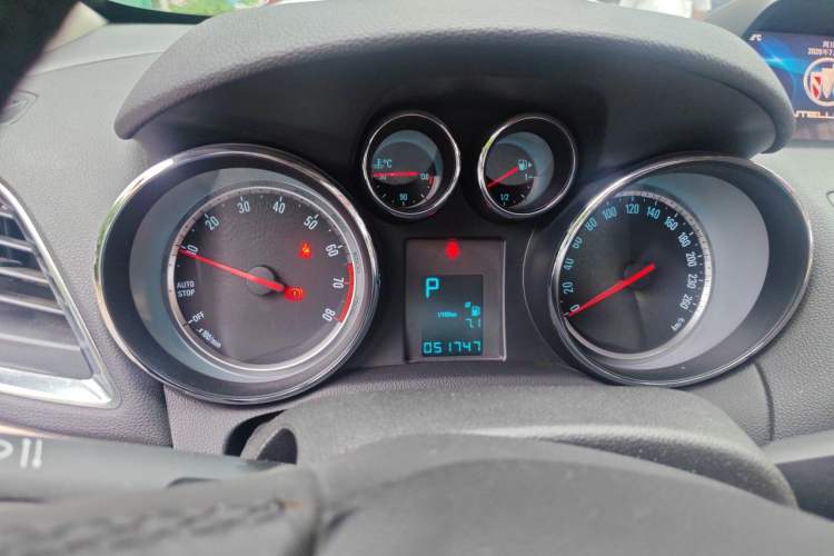 Used Buick Encore 2015 1.4T Automatic Two-Wheel Drive Urban Leading Model Instrument Cluster