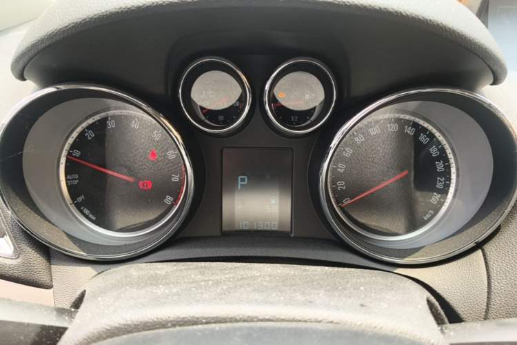Used Buick Encore 2015 1.4T Automatic Two-Wheel Drive Urban Leading Model Instrument Cluster