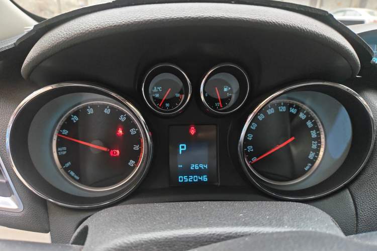 Used Buick Encore 2015 1.4T Automatic Two-Wheel Drive Urban Elite Version Instrument Cluster