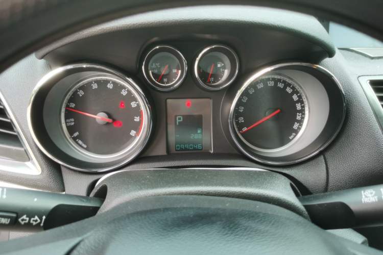 Used Buick Encore 2015 1.4T Automatic Two-Wheel Drive Urban Elite Version Instrument Cluster