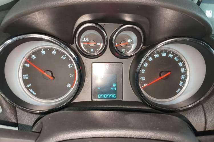 Used Buick Encore 2015 1.4T Automatic Two-Wheel Drive Urban Elite Version Instrument Cluster