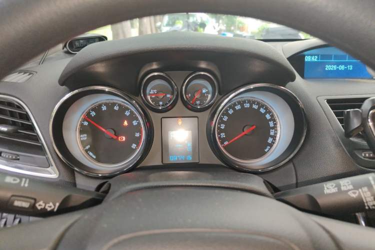 Used Buick Encore 2015 1.4T Automatic Two-Wheel Drive Urban Elite Version Instrument Cluster