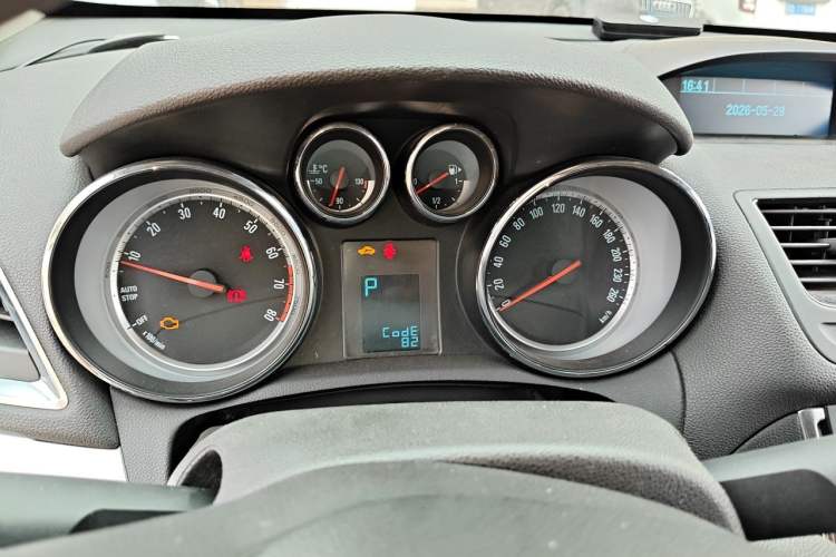 Used Buick Encore 2015 1.4T Automatic Two-Wheel Drive Urban Elite Version Instrument Cluster
