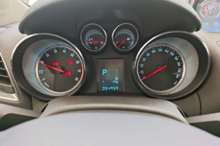 Used Buick Encore 2015 1.4T Automatic Two-Wheel Drive Urban Elite Version Instrument Cluster