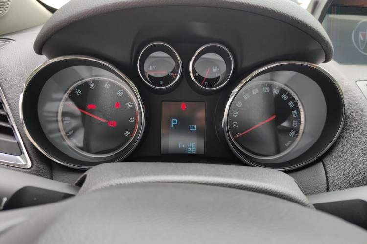 Used Buick Encore 2015 1.4T Automatic Two-Wheel Drive Urban Elite Version Instrument Cluster