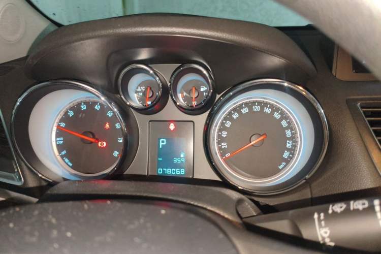 Used Buick Encore 2015 1.4T Automatic Two-Wheel Drive Urban Elite Version Instrument Cluster