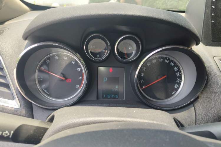 Used Buick Encore 2015 1.4T Automatic Two-Wheel Drive Urban Elite Version Instrument Cluster