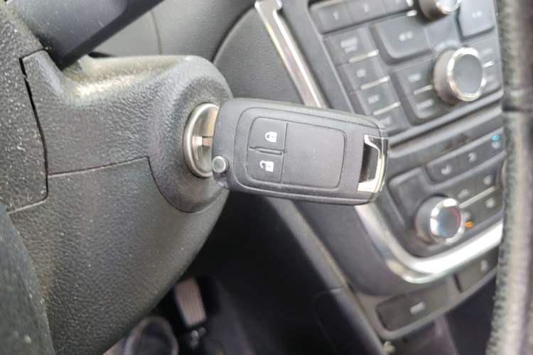Used Buick Encore 2015 1.4T Automatic Two-Wheel Drive Urban Elite Version Interior 1