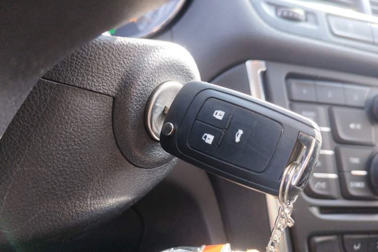 Used Buick Encore 2015 1.4T Automatic Two-Wheel Drive Urban Elite Version Interior 1