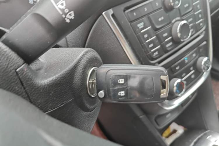 Used Buick Encore 2015 1.4T Automatic Two-Wheel Drive Urban Elite Version Interior 1