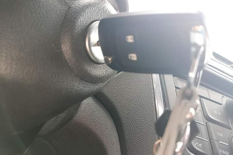 Used Buick Encore 2015 1.4T Automatic Two-Wheel Drive Urban Elite Version Interior 1
