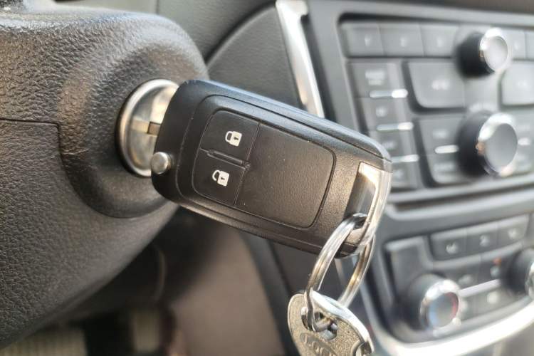 Used Buick Encore 2015 1.4T Automatic Two-Wheel Drive Urban Elite Version Interior 1