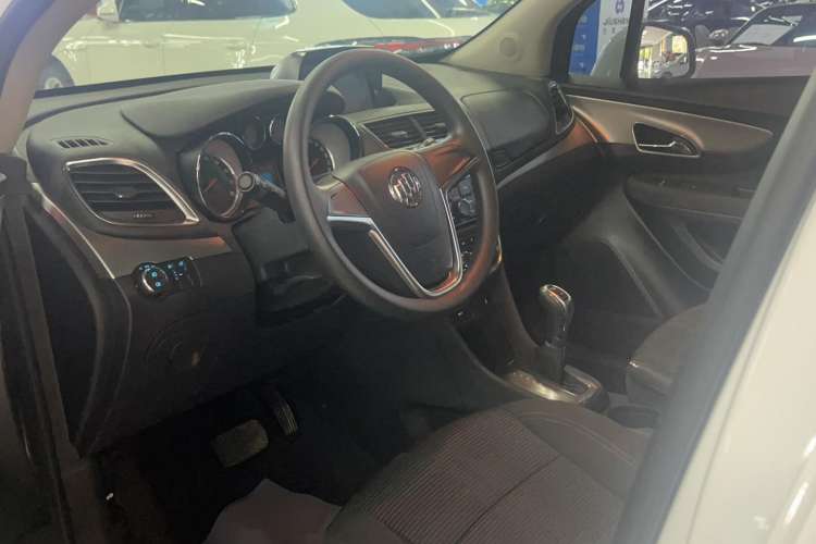 Used Buick Encore 2015 1.4T Automatic Two-Wheel Drive Urban Elite Version Interior 1