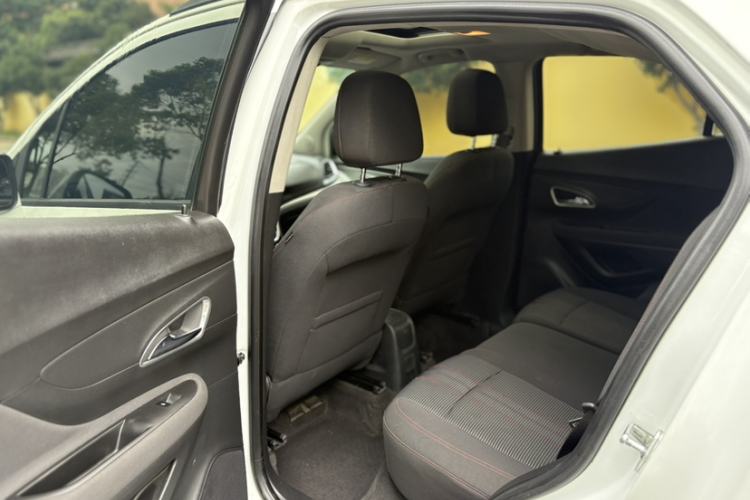 Used Buick Encore 2015 1.4T Automatic Two-Wheel Drive Urban Elite Version Interior 2