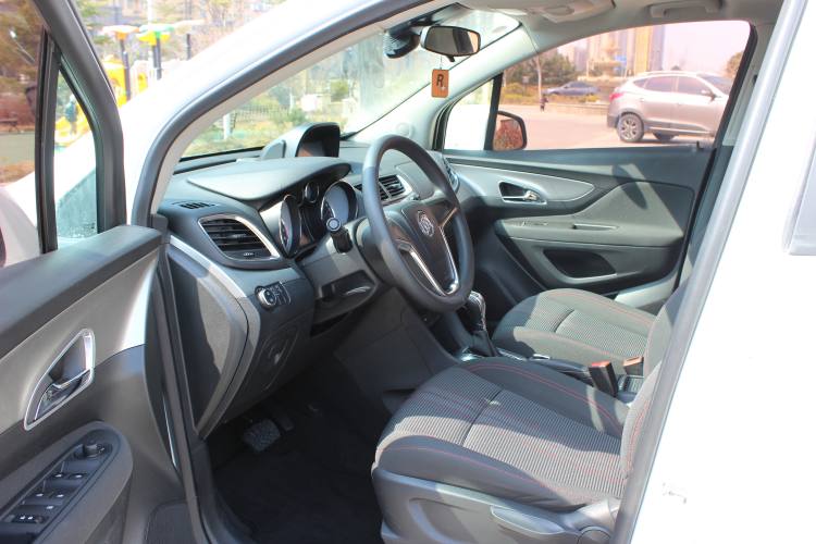 Used Buick Encore 2015 1.4T Automatic Two-Wheel Drive Urban Elite Version Interior 2