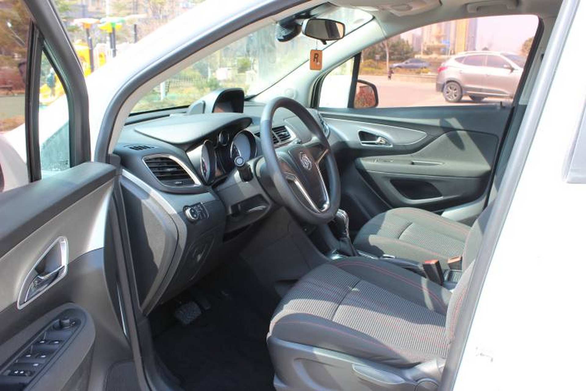 Used Buick Encore 2015 1.4T Automatic Two-Wheel Drive Urban Elite Version Interior 2