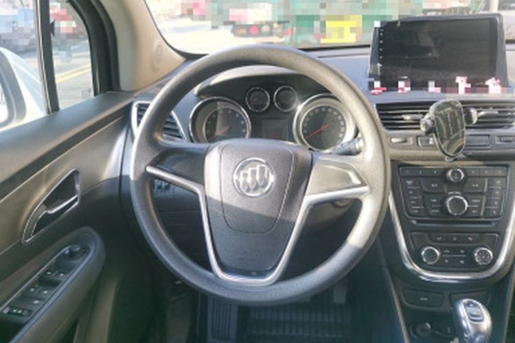 Used Buick Encore 2015 1.4T Automatic Two-Wheel Drive Urban Elite Version Interior 3