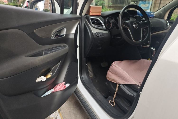 Used Buick Encore 2015 1.4T Automatic Two-Wheel Drive Urban Elite Version Interior 3