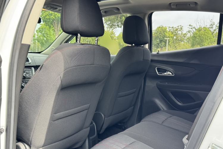 Used Buick Encore 2015 1.4T Automatic Two-Wheel Drive Urban Elite Version Interior 3