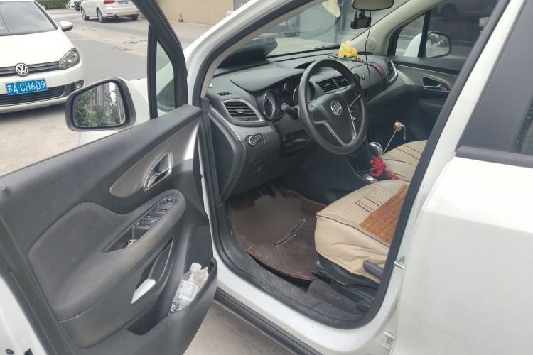 Used Buick Encore 2015 1.4T Automatic Two-Wheel Drive Urban Elite Version Interior 3