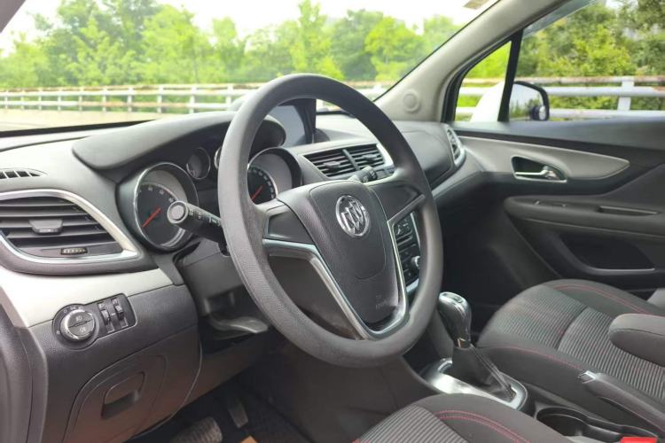 Used Buick Encore 2015 1.4T Automatic Two-Wheel Drive Urban Elite Version Interior 3