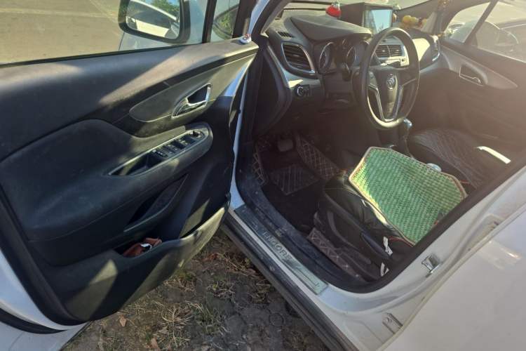 Used Buick Encore 2015 1.4T Automatic Two-Wheel Drive Urban Elite Version Interior 3
