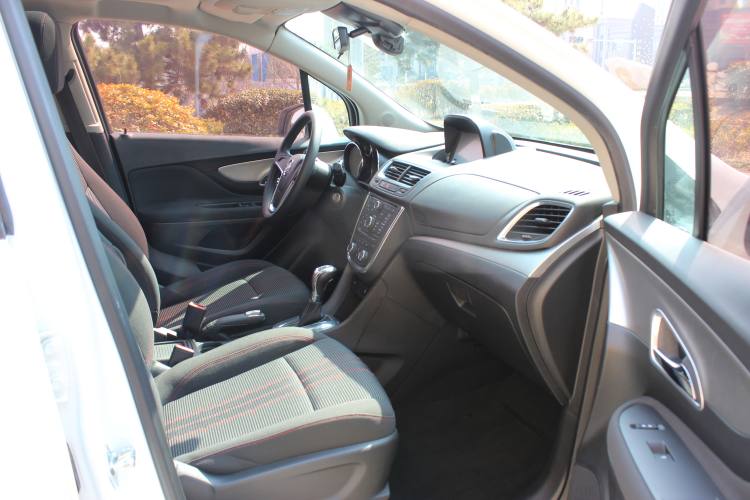 Used Buick Encore 2015 1.4T Automatic Two-Wheel Drive Urban Elite Version Interior 3