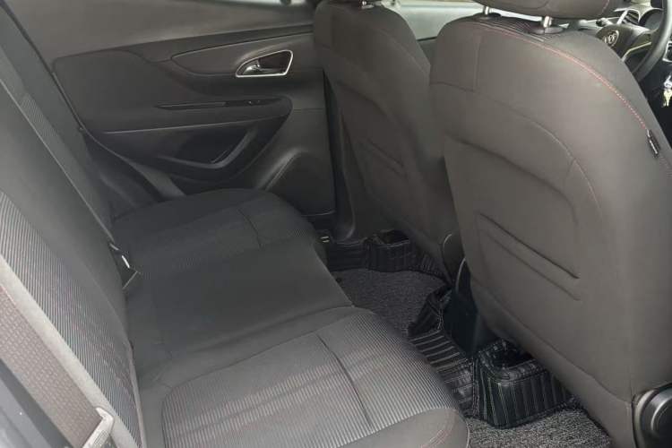 Used Buick Encore 2015 1.4T Automatic Two-Wheel Drive Urban Elite Version Interior 3
