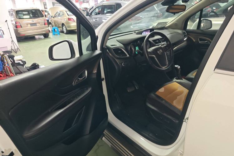 Used Buick Encore 2015 1.4T Automatic All-Wheel-Drive Flagship Model Interior 3