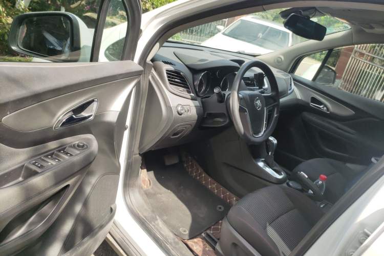Used Buick Encore 2015 1.4T Automatic Two-Wheel Drive Urban Elite Version Interior 3