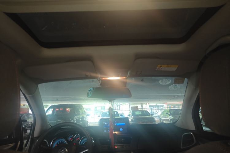Used Buick Encore 2015 1.4T Automatic Two-Wheel Drive Urban Elite Version Interior 4