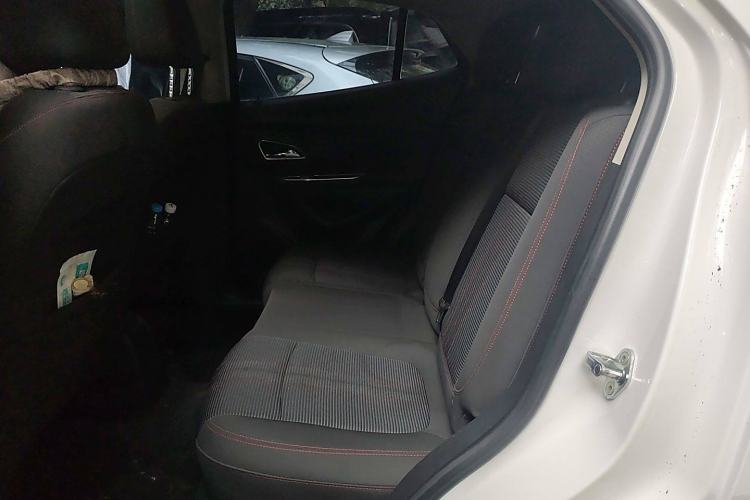 Used Buick Encore 2015 1.4T Automatic Two-Wheel Drive Urban Elite Version Interior 4