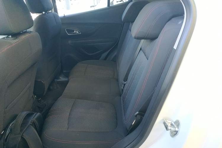 Used Buick Encore 2015 1.4T Automatic Two-Wheel Drive Urban Elite Version Interior 4