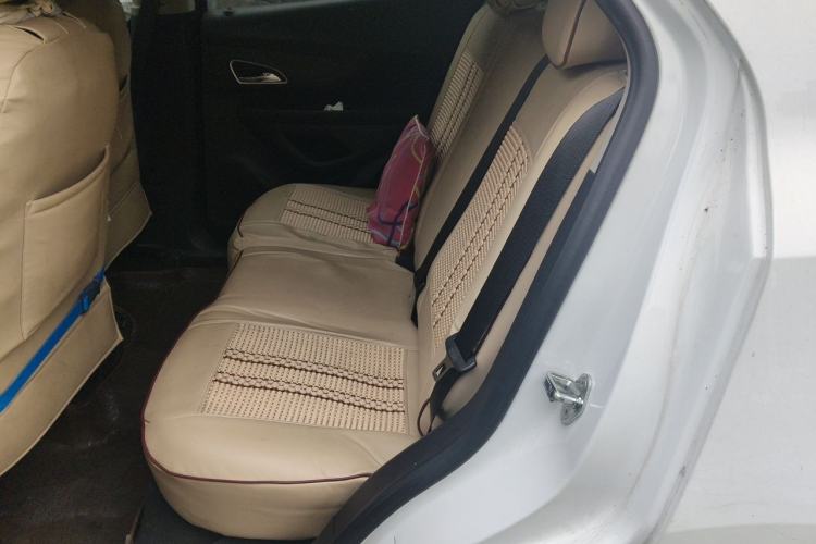 Used Buick Encore 2015 1.4T Automatic Two-Wheel Drive Urban Elite Version Interior 4