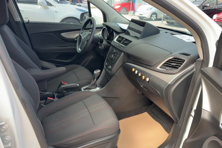 Used Buick Encore 2015 1.4T Automatic Two-Wheel Drive Urban Elite Version Interior 4