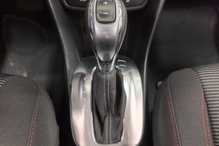 Used Buick Encore 2015 1.4T Automatic Two-Wheel Drive Urban Elite Version Interior 4