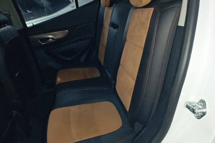 Used Buick Encore 2015 1.4T Automatic All-Wheel-Drive Flagship Model Interior 4