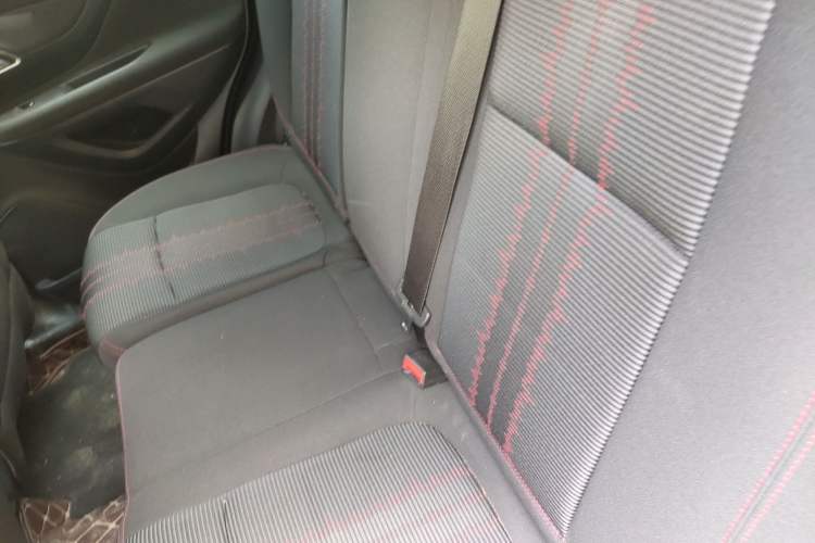 Used Buick Encore 2015 1.4T Automatic Two-Wheel Drive Urban Elite Version Interior 4