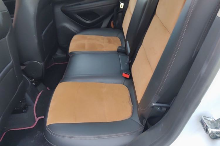 Used Buick Encore 2015 1.4T Automatic Two-Wheel Drive Urban Leading Model Interior 4