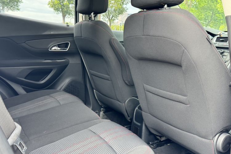 Used Buick Encore 2015 1.4T Automatic Two-Wheel Drive Urban Elite Version Interior 5