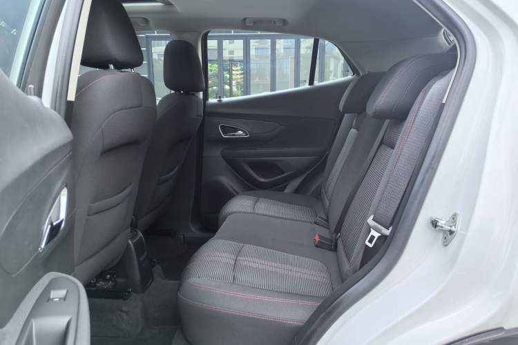 Used Buick Encore 2015 1.4T Automatic Two-Wheel Drive Urban Elite Version Interior 5