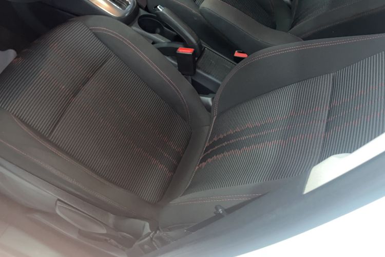 Used Buick Encore 2015 1.4T Automatic Two-Wheel Drive Urban Elite Version Interior 5