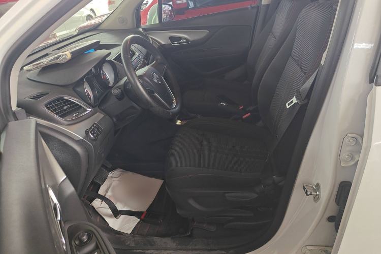 Used Buick Encore 2015 1.4T Automatic Two-Wheel Drive Urban Elite Version Interior 5
